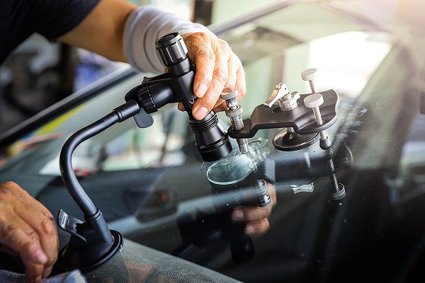 Autoglas - Riss in der Frontscheibe